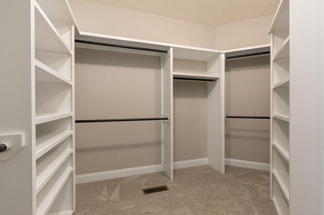 842 E Abbey Court, Nixa, MO 65714