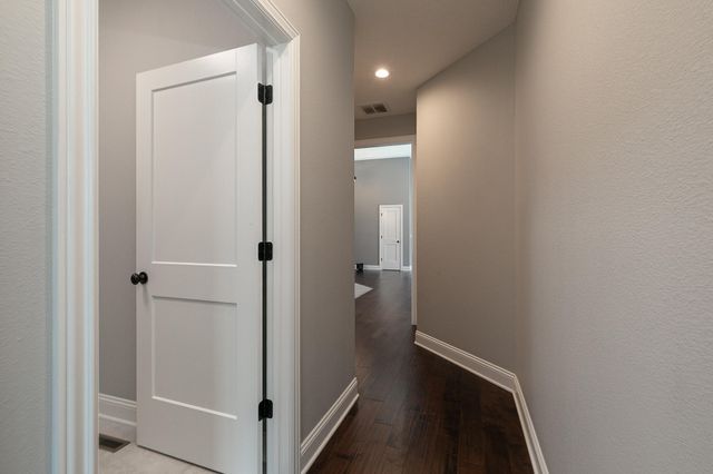 842 E Abbey Court, Nixa, MO 65714