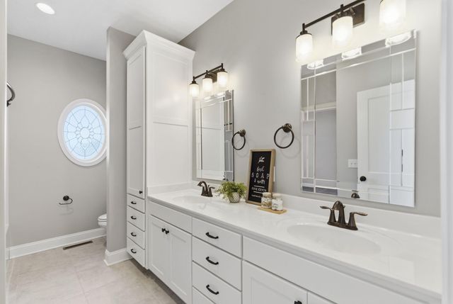 842 E Abbey Court, Nixa, MO 65714