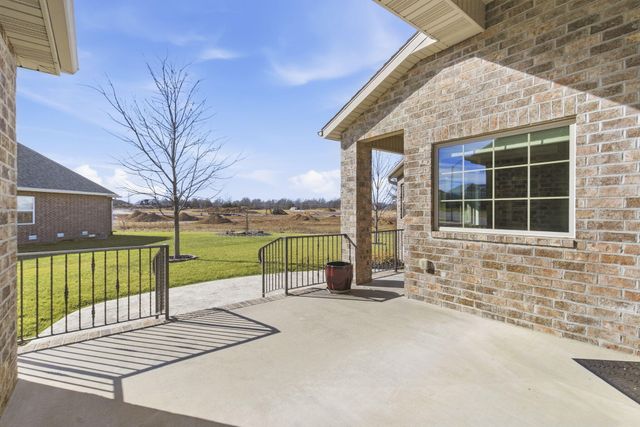842 E Abbey Court, Nixa, MO 65714