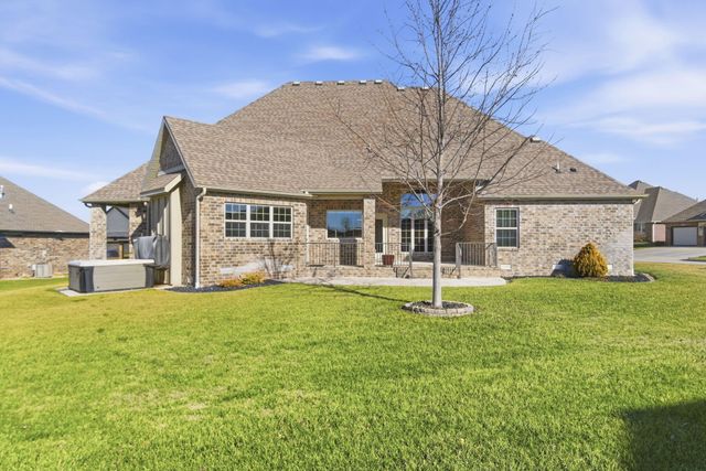 842 E Abbey Court, Nixa, MO 65714