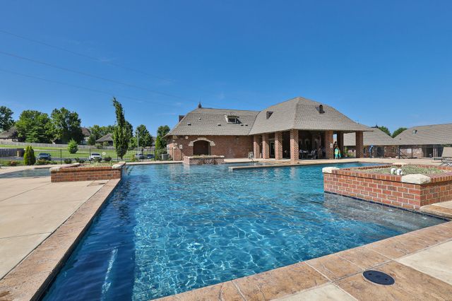 842 E Abbey Court, Nixa, MO 65714