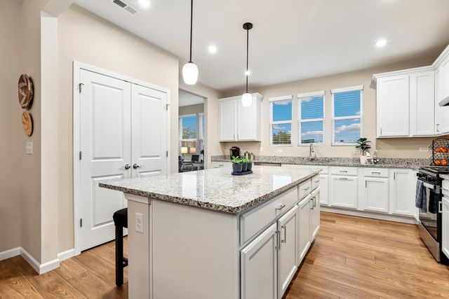 3235 Sweetgrass Circle, Aurora, IL 60503