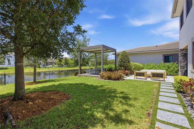 10870 Windward St, Parkland, FL 33076