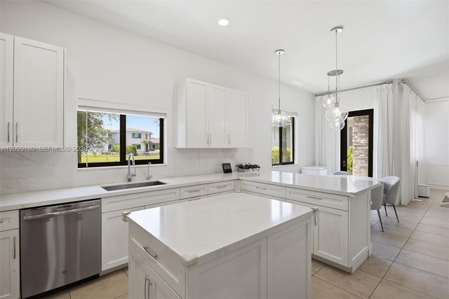 10870 Windward St, Parkland, FL 33076