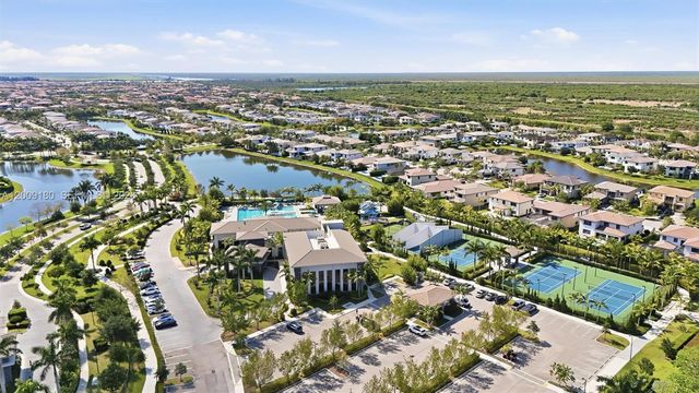 10870 Windward St, Parkland, FL 33076