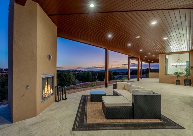 19 Summer Storm Circle, Santa Fe, NM 87506