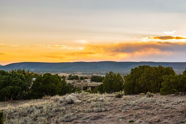 19 Summer Storm Circle, Santa Fe, NM 87506