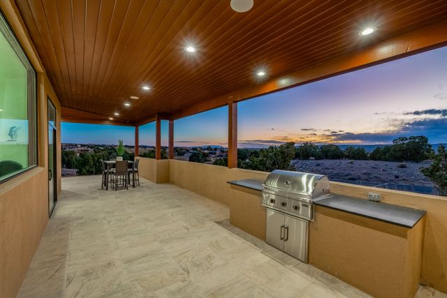 19 Summer Storm Circle, Santa Fe, NM 87506