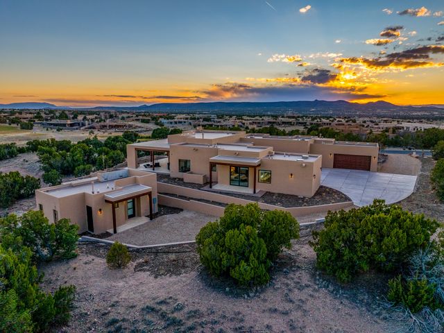 19 Summer Storm Circle, Santa Fe, NM 87506