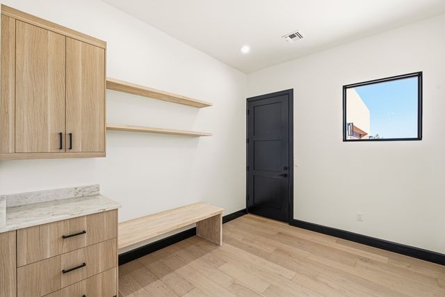 19 Summer Storm Circle, Santa Fe, NM 87506