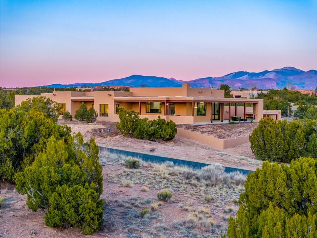 19 Summer Storm Circle, Santa Fe, NM 87506