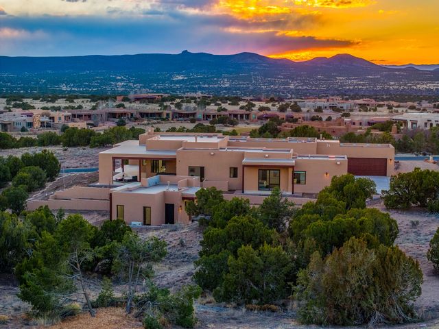 19 Summer Storm Circle, Santa Fe, NM 87506