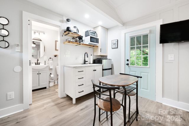 16 Cottage Drive, Asheville, NC 28805
