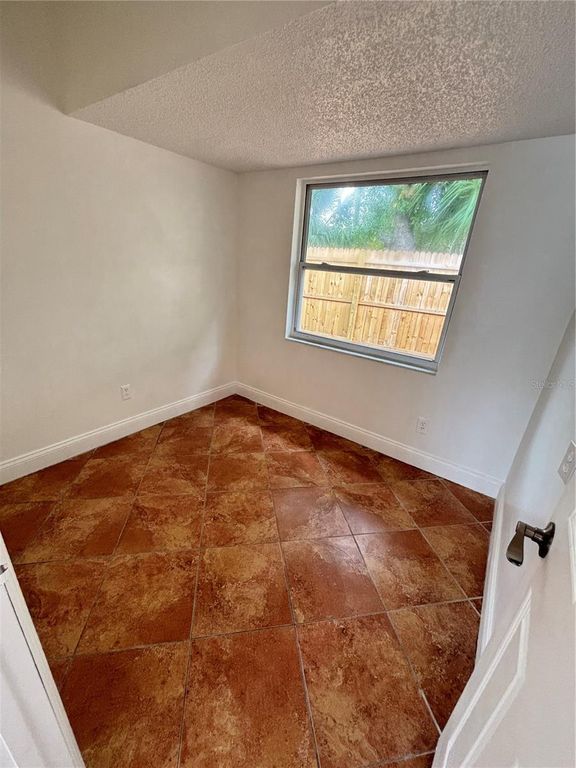 Image 20 of property listing at 10101 SPRINGTREE COURT, Tampa, FL 33615