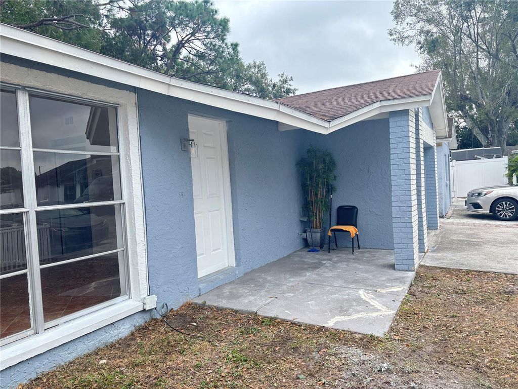 Image 3 of property listing at 10101 SPRINGTREE COURT, Tampa, FL 33615