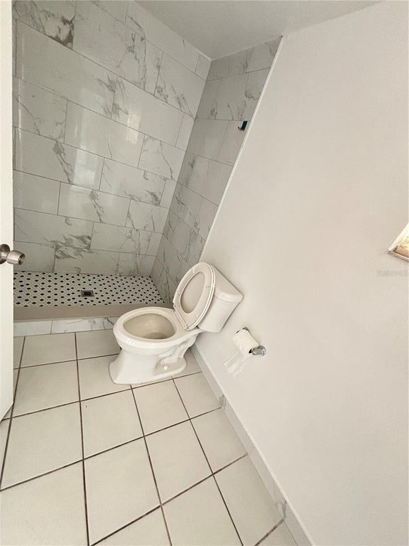 Image 22 of property listing at 10101 SPRINGTREE COURT, Tampa, FL 33615