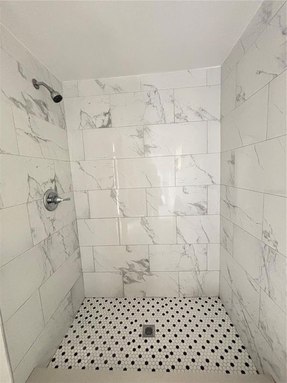 Image 23 of property listing at 10101 SPRINGTREE COURT, Tampa, FL 33615