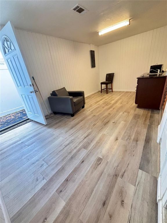 Image 28 of property listing at 10101 SPRINGTREE COURT, Tampa, FL 33615