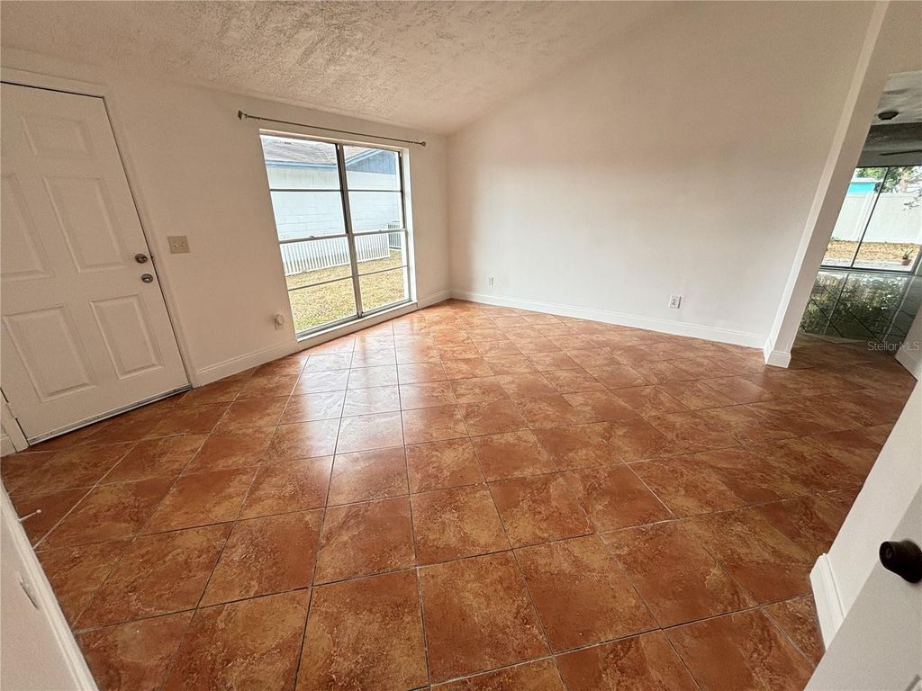 Image 6 of property listing at 10101 SPRINGTREE COURT, Tampa, FL 33615