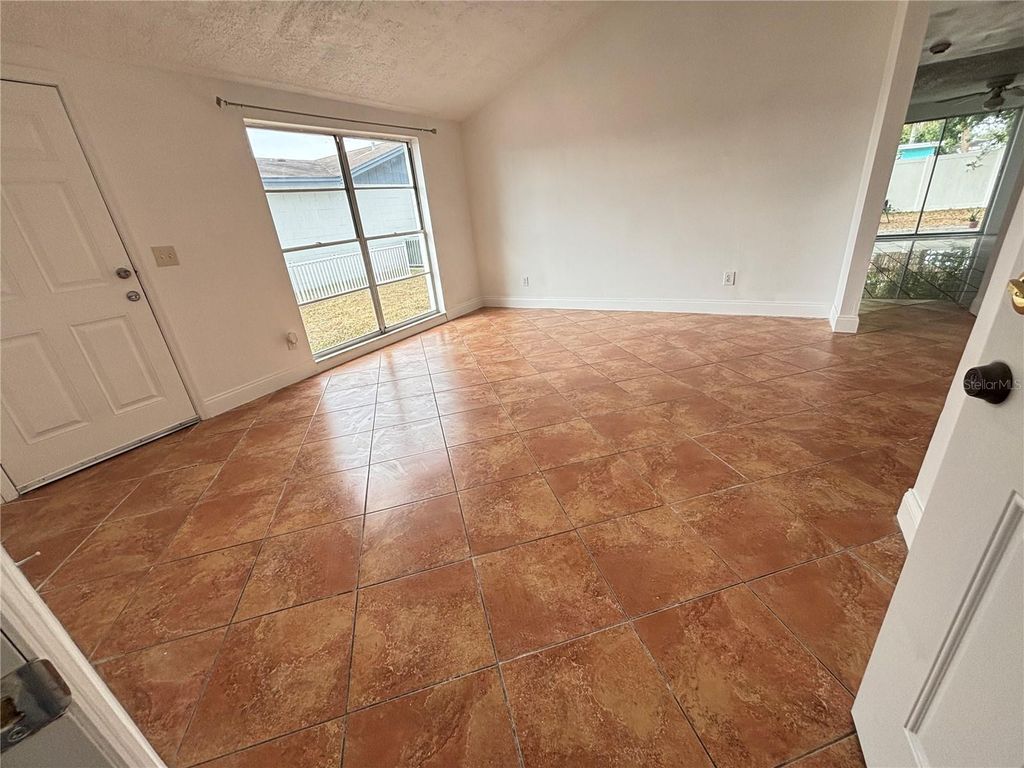 Image 8 of property listing at 10101 SPRINGTREE COURT, Tampa, FL 33615