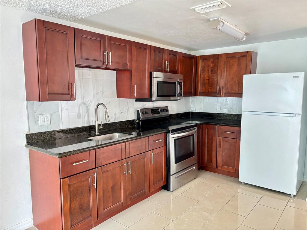 Image 10 of property listing at 10101 SPRINGTREE COURT, Tampa, FL 33615