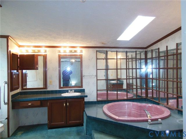 5018 Olgers Rd, Sutherland, VA 23885