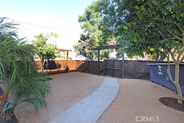 1361 Armadale Avenue, Los Angeles, CA 90042