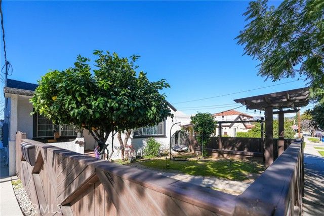 1361 Armadale Avenue, Los Angeles, CA 90042