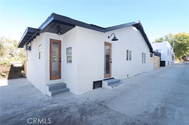 1361 Armadale Avenue, Los Angeles, CA 90042