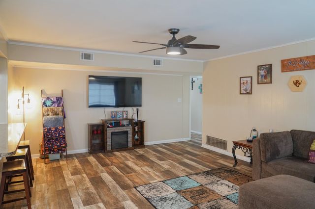 905 Center Street, El Campo, TX 77437