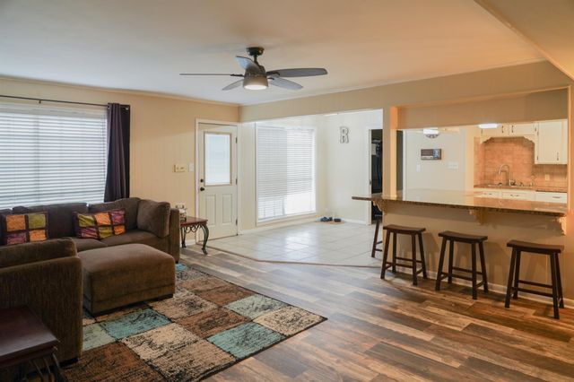 905 Center Street, El Campo, TX 77437