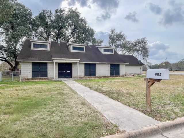 905 Center Street, El Campo, TX 77437