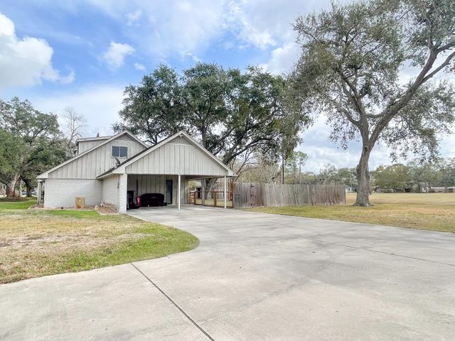 905 Center Street, El Campo, TX 77437