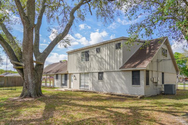 905 Center Street, El Campo, TX 77437