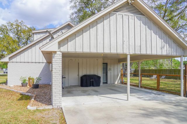 905 Center Street, El Campo, TX 77437