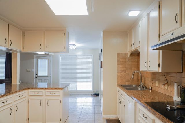 905 Center Street, El Campo, TX 77437