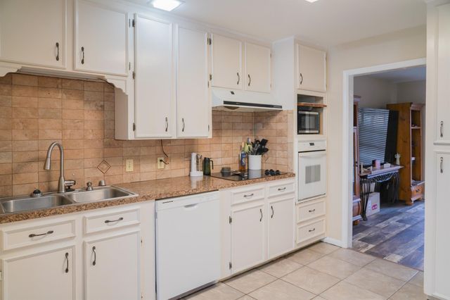 905 Center Street, El Campo, TX 77437