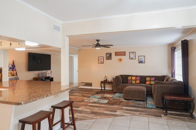 905 Center Street, El Campo, TX 77437