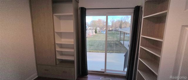 5399 Kreger Street, Sterling Heights, MI 48310