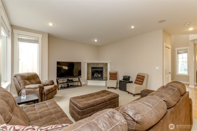 6213 122nd Street Ct E, Puyallup, WA 98373