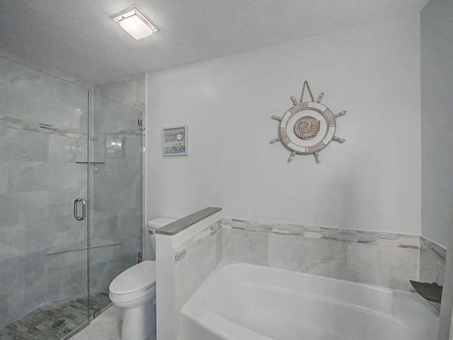 1019 Via Jardin, Riviera Beach, FL 33418