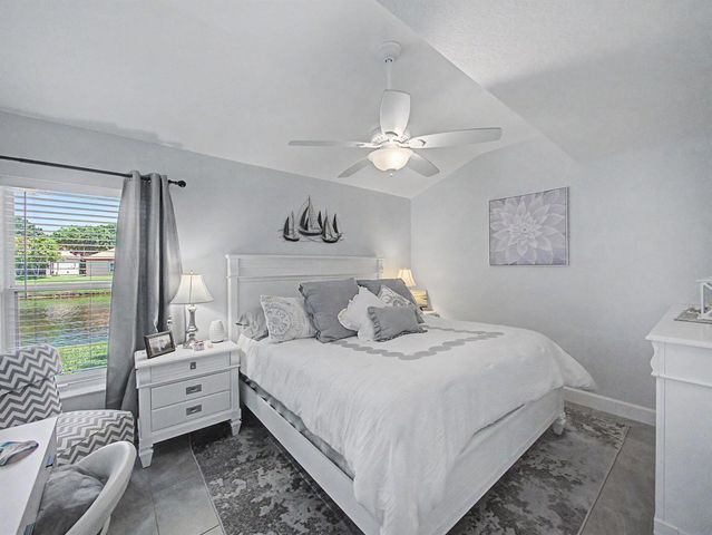 1019 Via Jardin, Riviera Beach, FL 33418