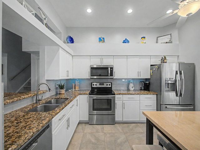 1019 Via Jardin, Riviera Beach, FL 33418