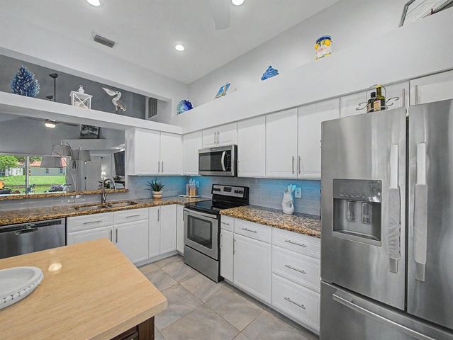 1019 Via Jardin, Riviera Beach, FL 33418