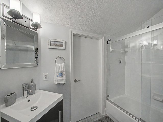1019 Via Jardin, Riviera Beach, FL 33418