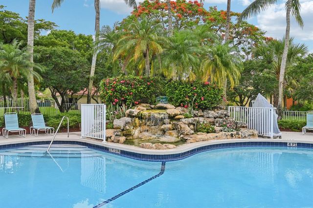 1019 Via Jardin, Riviera Beach, FL 33418