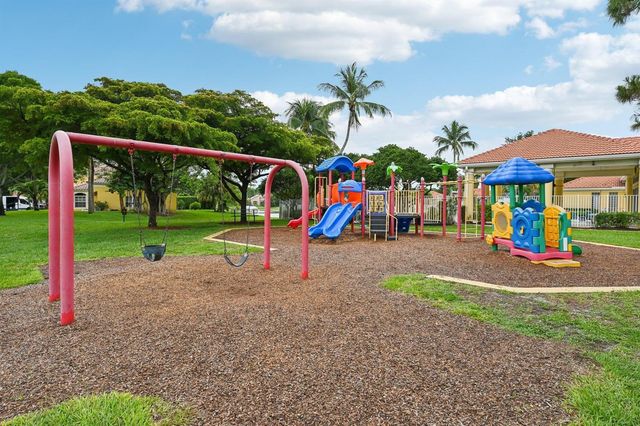 1019 Via Jardin, Riviera Beach, FL 33418