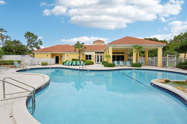 1019 Via Jardin, Riviera Beach, FL 33418