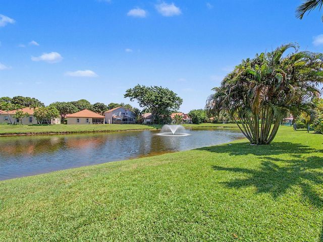 1019 Via Jardin, Riviera Beach, FL 33418